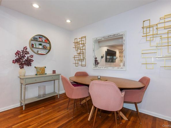 45 HILLPARK Avenue 2L, Great Neck NY 11021