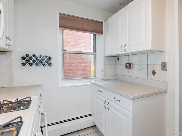 45 HILLPARK Avenue 2L, Great Neck NY 11021