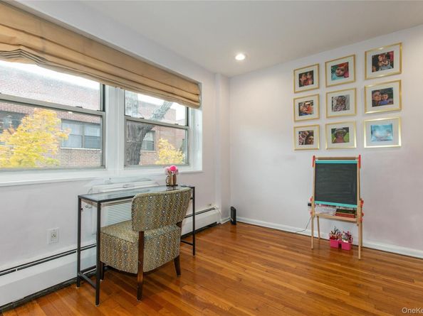 45 HILLPARK Avenue 2L, Great Neck NY 11021