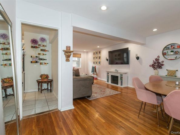 45 HILLPARK Avenue 2L, Great Neck NY 11021