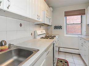 45 HILLPARK Avenue 2L, Great Neck NY 11021