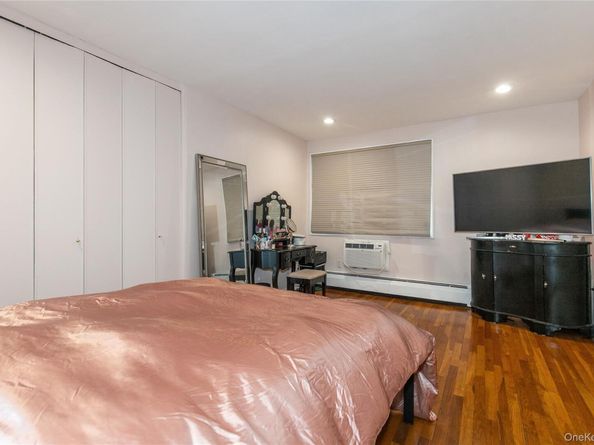 45 HILLPARK Avenue 2L, Great Neck NY 11021