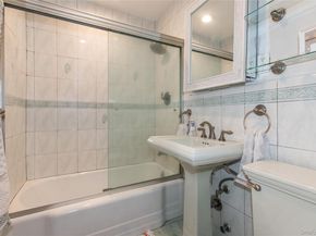 45 HILLPARK Avenue 2L, Great Neck NY 11021