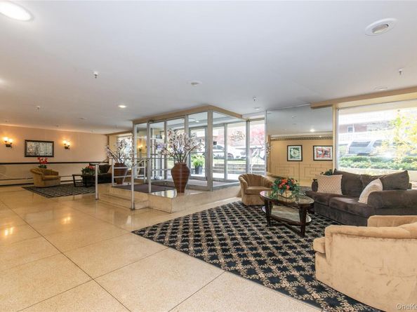 45 HILLPARK Avenue 2L, Great Neck NY 11021