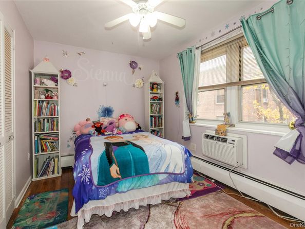 45 HILLPARK Avenue 2L, Great Neck NY 11021