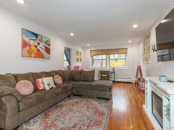 45 HILLPARK Avenue 2L, Great Neck NY 11021