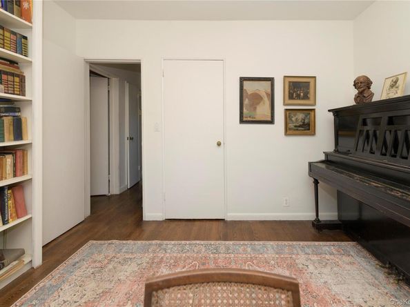 301 Park Lane, Douglaston NY 11363