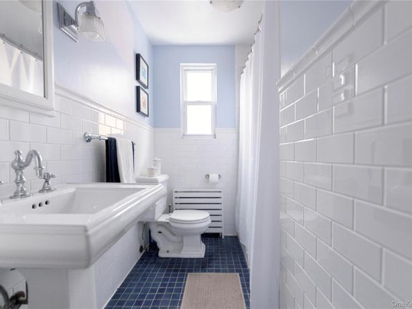 301 Park Lane, Douglaston NY 11363