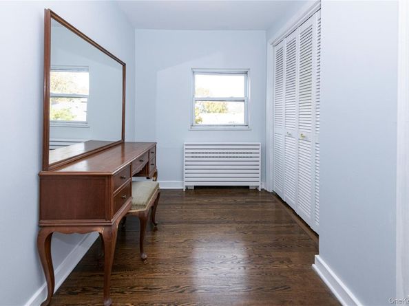 301 Park Lane, Douglaston NY 11363