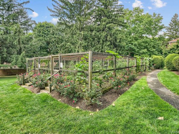 6 Bryant Crescent 1H, White Plains NY 10605