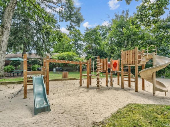 6 Bryant Crescent 1H, White Plains NY 10605