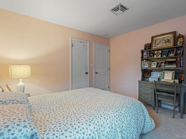 158 Old Courthouse Road, Manhasset Hills NY 11040