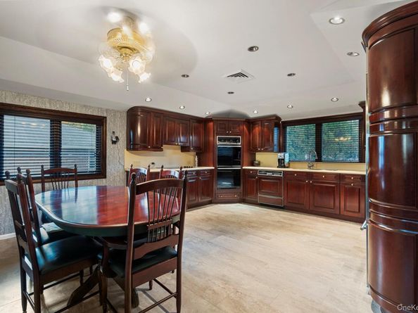 158 Old Courthouse Road, Manhasset Hills NY 11040