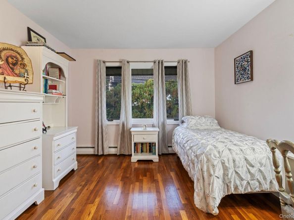 158 Old Courthouse Road, Manhasset Hills NY 11040