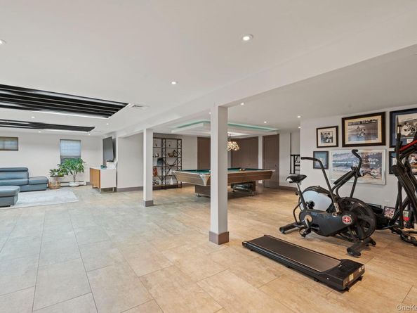 158 Old Courthouse Road, Manhasset Hills NY 11040