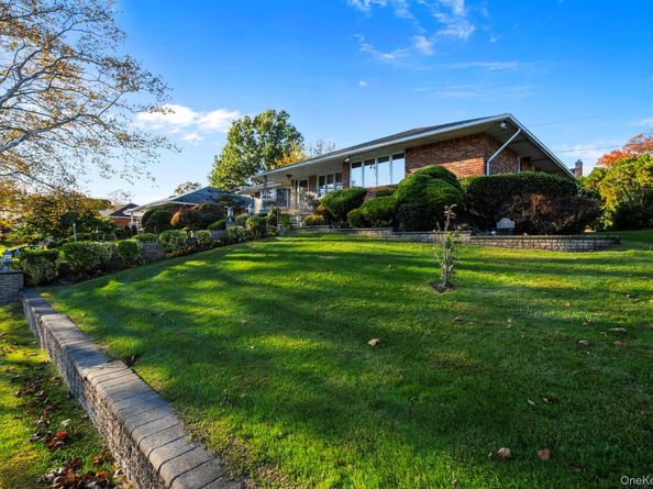 158 Old Courthouse Road, Manhasset Hills NY 11040