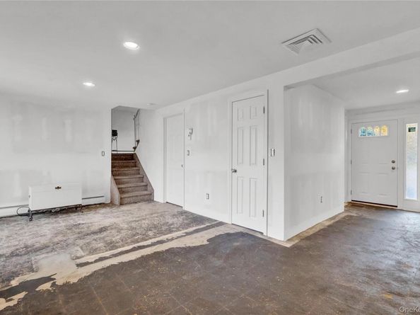 213 W 24th Street, Deer Park NY 11729