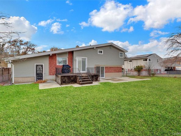 213 W 24th Street, Deer Park NY 11729