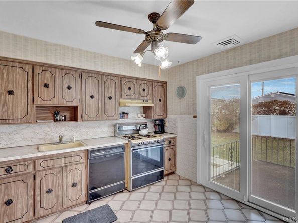 213 W 24th Street, Deer Park NY 11729