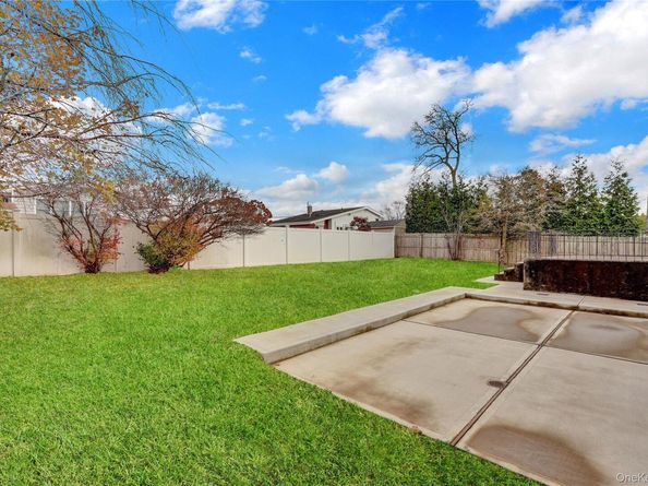 213 W 24th Street, Deer Park NY 11729