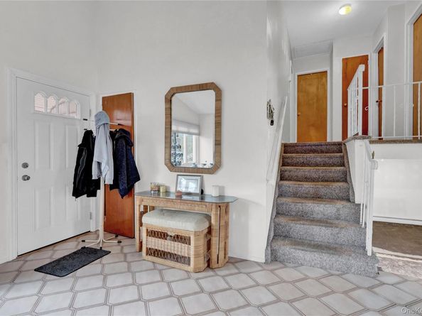 213 W 24th Street, Deer Park NY 11729