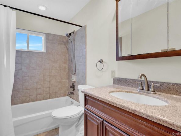 213 W 24th Street, Deer Park NY 11729