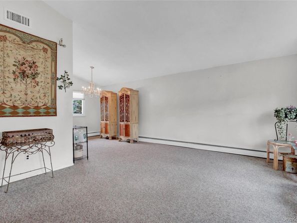 213 W 24th Street, Deer Park NY 11729