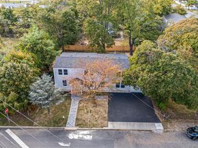 6 Mccue Street, Wheatley Heights NY 11798