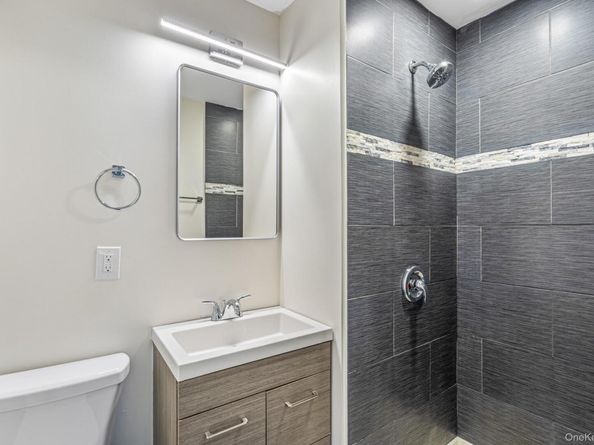 6 Mccue Street, Wheatley Heights NY 11798