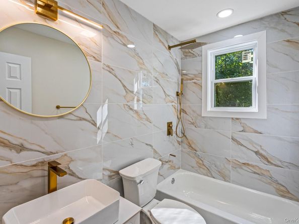 6 Mccue Street, Wheatley Heights NY 11798