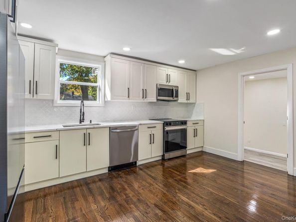 6 Mccue Street, Wheatley Heights NY 11798