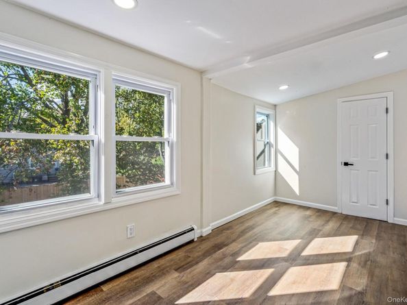 6 Mccue Street, Wheatley Heights NY 11798