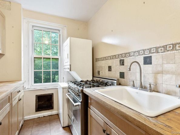 525 W 238th Street 1N, Bronx NY 10463