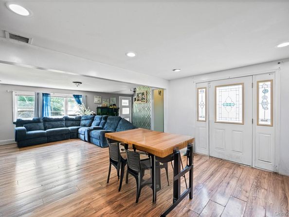 1113 Joselson Avenue, Bay Shore NY 11706