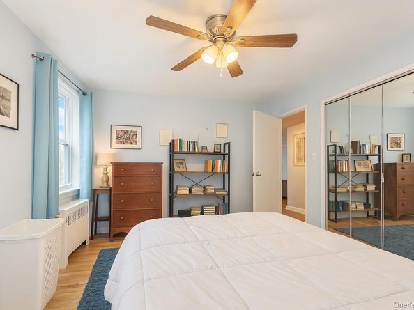 6 W West Mill Drive 2D, Great Neck NY 11021