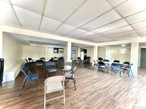 6 W West Mill Drive 2D, Great Neck NY 11021