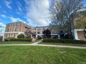 6 W West Mill Drive 2D, Great Neck NY 11021