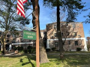 6 W West Mill Drive 2D, Great Neck NY 11021