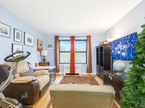 6 West Mill Drive 2D, Great Neck NY 11021