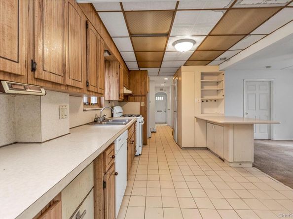 8 Jackson Street, Glen Cove NY 11542