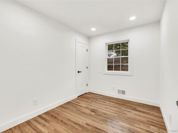 253 Versa Place, Sayville NY 11782