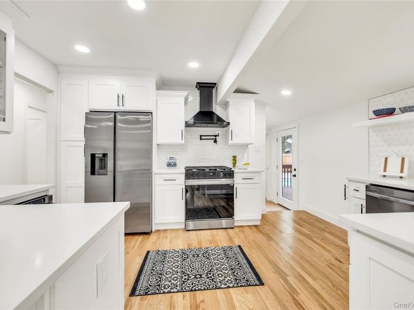 253 Versa Place, Sayville NY 11782