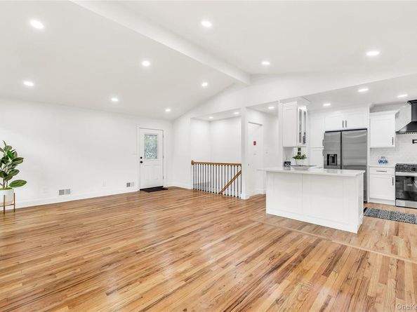253 Versa Place, Sayville NY 11782