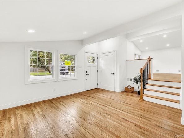 253 Versa Place, Sayville NY 11782