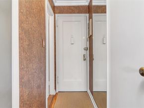 15 Canterbury Road D18, Great Neck NY 11021