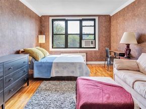 15 Canterbury Road D18, Great Neck NY 11021