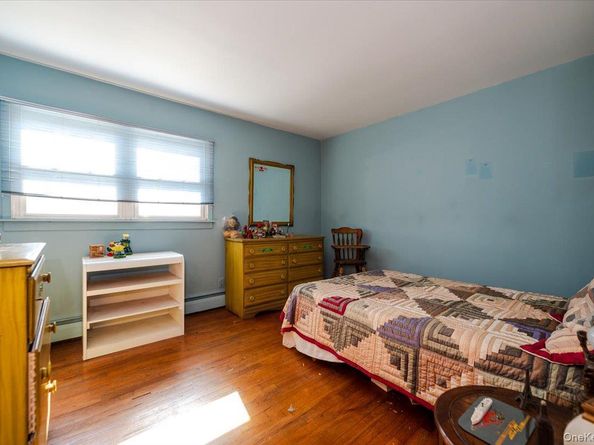 10 Meadow Road, Inwood NY 11096