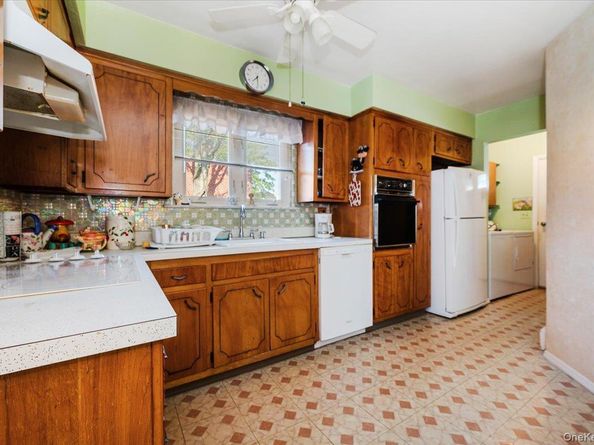 10 Meadow Road, Inwood NY 11096