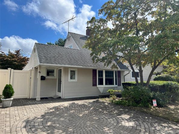 47 Link Lane, Hicksville NY 11801