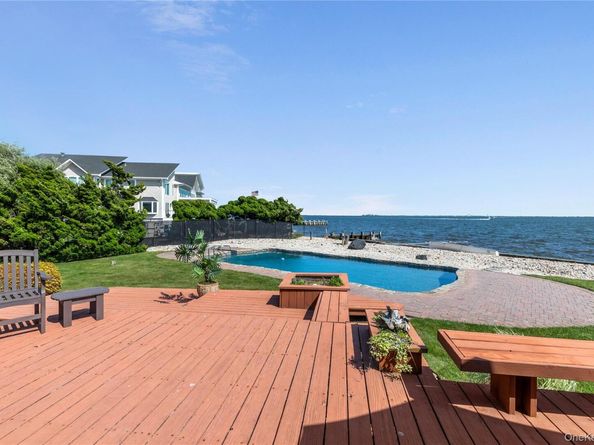 167 Secatogue Lane W, West Islip NY 11795
